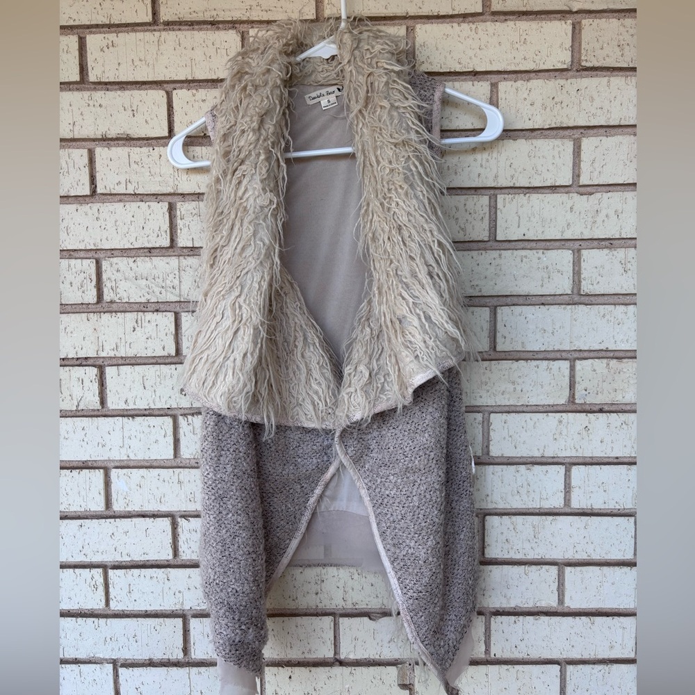 Boutique Double Zero faux fur cream vest-Never worn-